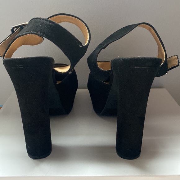 Black Candie’s open toe heel. Size 8. - Picture 3 of 3